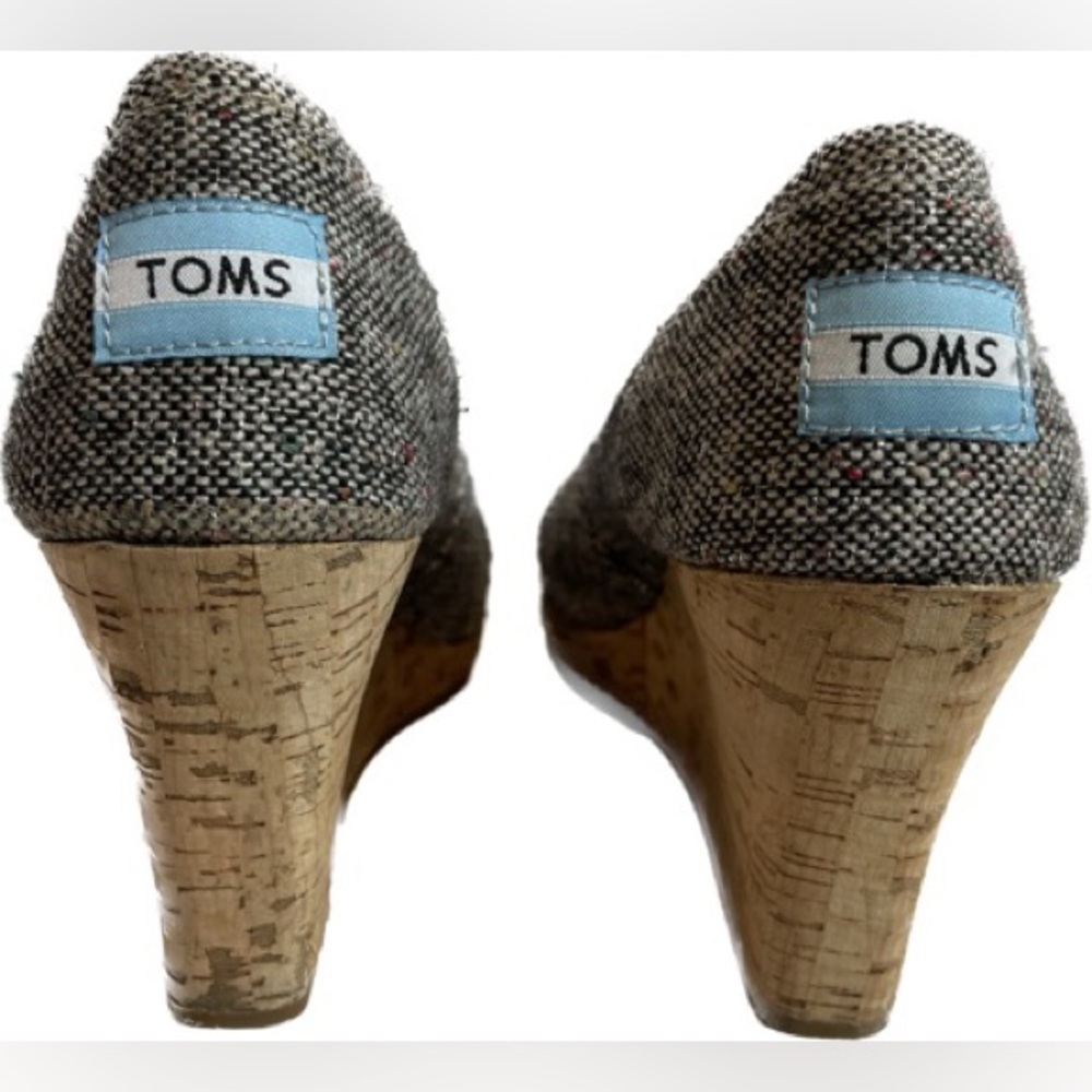 TOMS - Picture 2 of 7